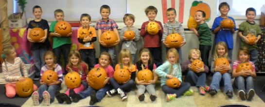 Lianne Pohlman’s class is shown after they carved pumpkins in their classroom. Several parents also joined in on the fun. (Photos submitted.)