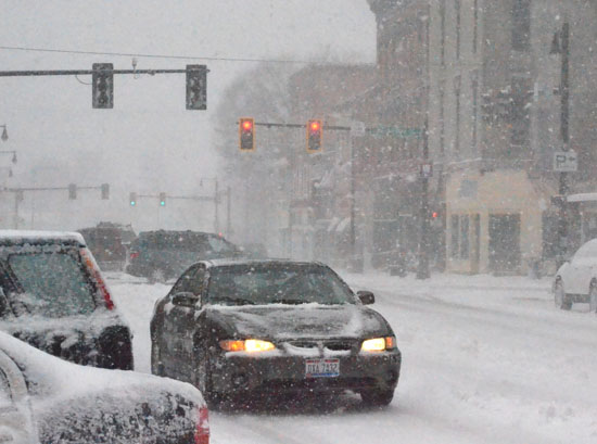 Snow falls Wednesday morning in downtown Van Wert. (Dave Mosier/Van Wert independent)
