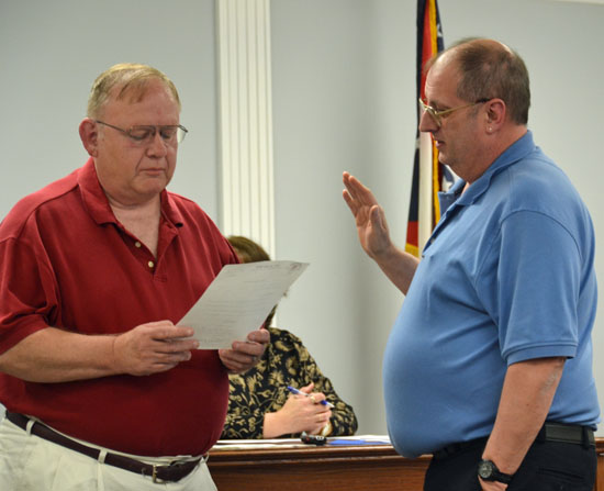 Van Wert City Council President Ken Mengerink (left) swears in Kirby Kelly to replace Brent Crone as a councilman at-large. (Dave Mosier/Van Wert independent)