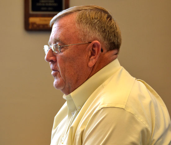 Crestview Superintendent Mike Estes talks to the board about a new security camera system. (Dave Mosier/Van Wert independent)