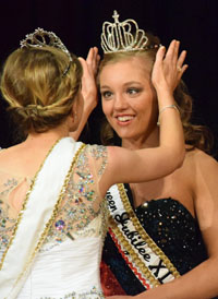 Queen Jubilee XXXIX Chelsea Hancock crowns Schylar Miller as the new Peony Festival queen. (Dave Mosier/Van Wert independent)