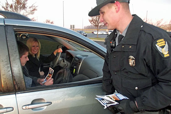Trooper hands out McDonald's coupons 12-2015