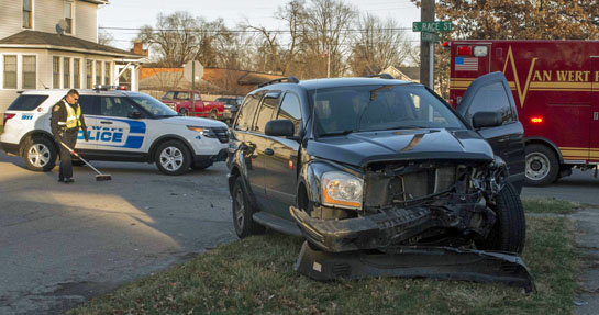 Car-SUV accident Race & Crawford 1-5-16