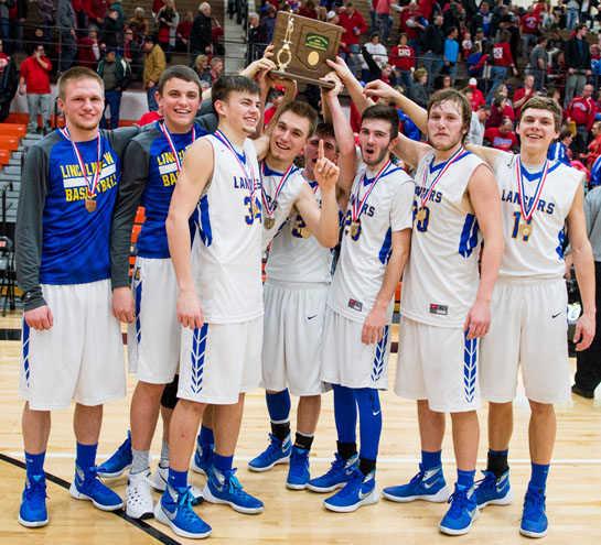 Lincolnview Lancers hold district trophy 3-4-16
