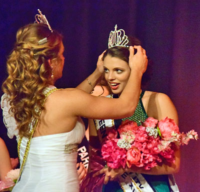Queen Jubilee XL Scholar Miller (left) crowns her successor, Lincolnview senior Ashton Bowersock. (Dave Mosier/Van Wert independent)