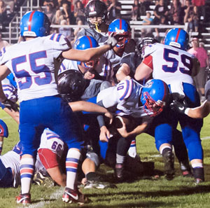 Knight quarterback Drew Kline (10) scores from the Spencerville 1-yard-line. Bob Barnes/Van Wert independent)