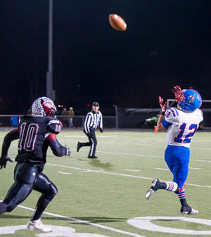 Dylan Grandstaff prepares to catch a Drew Kline pass during Saturday's playoff game against McComb. Bob Barnes/Van Wert independent