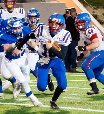 Crestview quarterback Drew Kline (10) legs it in for a touchdown during Saturday's playoff game against Tiffin Calvert. Bob Barnes/Van Wert independent