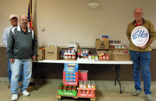 Elks donate food to Salvation Army 1-2017