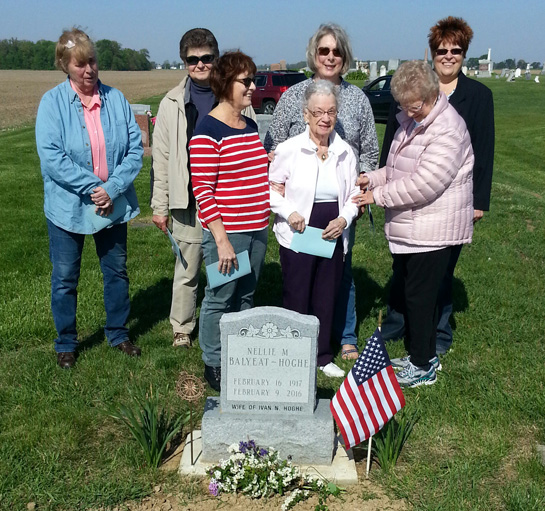 DAR -Memorial Day grave marking 5-2017