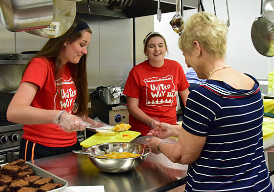 Niswonger Scholars serve lunch to United Way Executive Director Vicki Smith on Wednesday at The Salvation Army. Dave Mosier/Van Wert independent